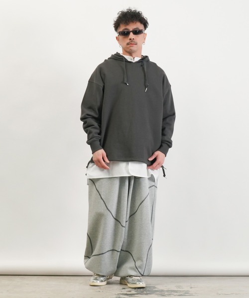 Aphlotus(アプロタス)の「バイカラー シンメトリーステッチデザイン 裏毛 スウェットパンツ(スウェットパンツ・メンズ・ブラック/アッシュグレー・LARGE/SMALL/MEDIUM)」の21枚目の写真