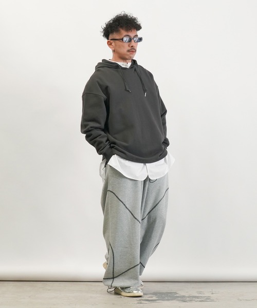 Aphlotus(アプロタス)の「バイカラー シンメトリーステッチデザイン 裏毛 スウェットパンツ(スウェットパンツ・メンズ・ブラック/アッシュグレー・LARGE/SMALL/MEDIUM)」の20枚目の写真