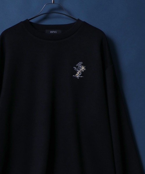 ANPAS(アンパス)の「ANPAS Flower Embroidery Oversized Shirt /別注 花柄 ワンポイント刺繍 オーバーサイズ ポンチ長袖Tシャツ ロンT スウェット トップス トレーナー メンズ レディース(Tシャツ/カットソー・メンズ・ブラック/グレー系その他/グレー/ブラック系その他/ホワイト/ホワイト系その他/ホワイト系その他2/ブラック系その他2/グレー系その他2・M/L)」の4枚目の写真