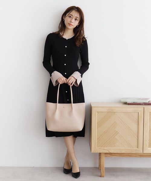 index（インデックス）の「【A4サイズ収納可】フラワーパーツ合皮トートバッグ（トートバッグ・レディース・ベージュ/グレー/ブラック・00）」の12枚目の写真