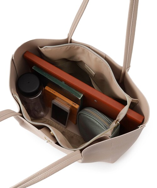 index（インデックス）の「【A4サイズ収納可】フラワーパーツ合皮トートバッグ（トートバッグ・レディース・ベージュ/グレー/ブラック・00）」の4枚目の写真