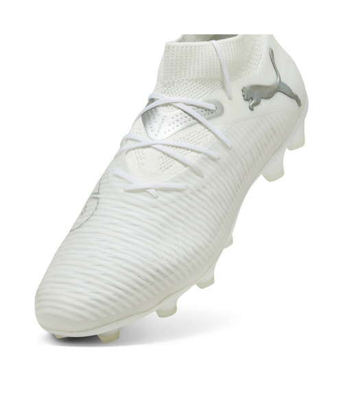お値引き中！新品タグ付き　Puma プーマのサッカースパイク　ホワイト/ゴールド PUMA プーマ ユニセックス フューチャー 8 プロ HG サッカー