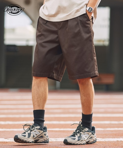 Dickies（ディッキーズ）の「Dickies/ディッキーズ 別注 TCツイル ツータック イージーワイドハーフパンツ【THE CRAFT CREW PRODUCTS】（チノパンツ・メンズ・カーキ/チャコール/ベージュ/ブルー/スミクロ/ブラック/ダークブラウン/インディゴブルー・S/2L/L/M）」の4枚目の写真