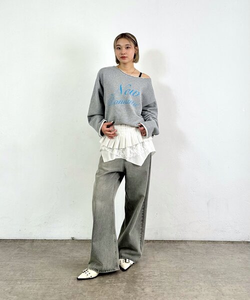 WHO'S WHO gallery（フーズフーギャラリー）の「New Romanticワンオフショルトップス（スウェット・レディース・ライトグレー/グレー/チャコールグレー・FREE）」の5枚目の写真