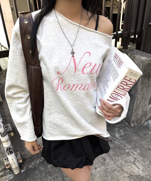 WHO'S WHO gallery（フーズフーギャラリー）の「New Romanticワンオフショルトップス（スウェット・レディース・ライトグレー/グレー/チャコールグレー・FREE）」の8枚目の写真