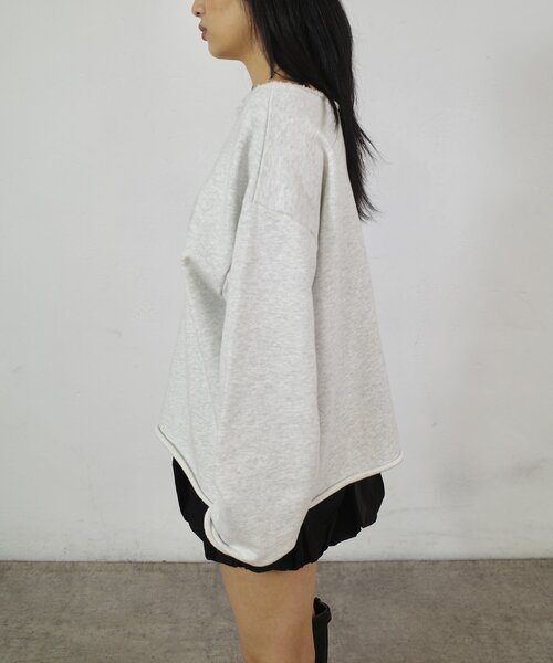 WHO'S WHO gallery（フーズフーギャラリー）の「New Romanticワンオフショルトップス（スウェット・レディース・ライトグレー/グレー/チャコールグレー・FREE）」の15枚目の写真