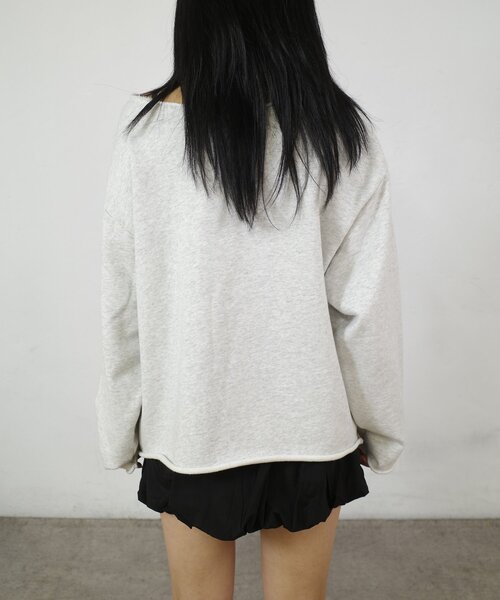 WHO'S WHO gallery（フーズフーギャラリー）の「New Romanticワンオフショルトップス（スウェット・レディース・ライトグレー/グレー/チャコールグレー・FREE）」の16枚目の写真