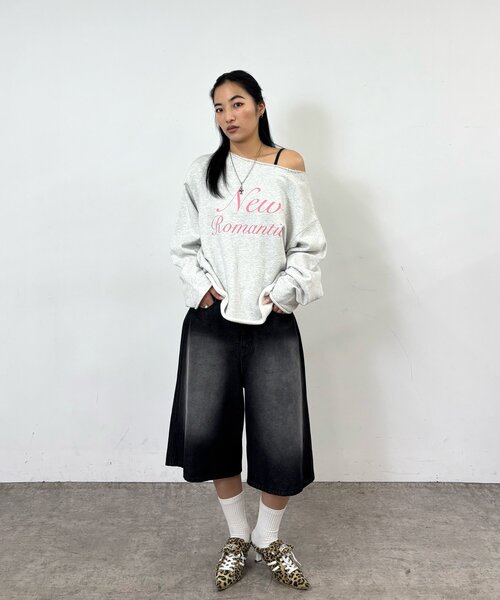 WHO'S WHO gallery（フーズフーギャラリー）の「New Romanticワンオフショルトップス（スウェット・レディース・ライトグレー/グレー/チャコールグレー・FREE）」の19枚目の写真