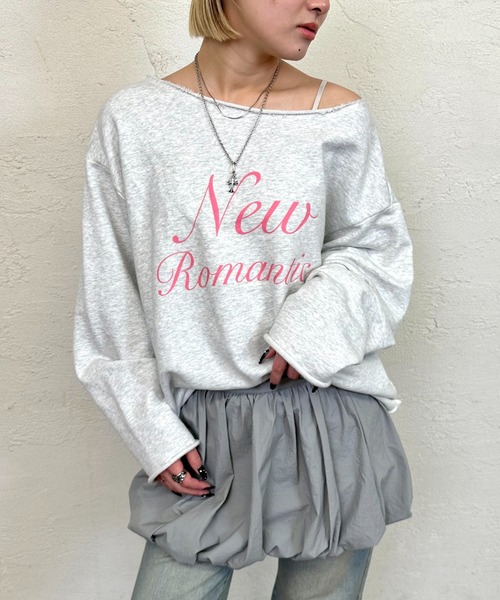 WHO'S WHO gallery（フーズフーギャラリー）の「New Romanticワンオフショルトップス（スウェット・レディース・ライトグレー/グレー/チャコールグレー・FREE）」の2枚目の写真