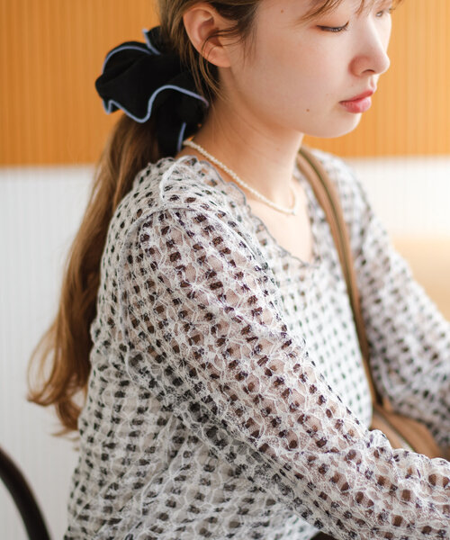 Kastane(カスタネ)の「【初夏まで着れる/リバーシブル】シアーチェックプルオーバー(Tシャツ/カットソー・レディース・サックスブルー/ブラック/ベージュ・FREE)」の5枚目の写真