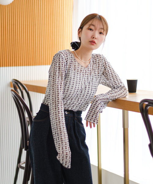 Kastane(カスタネ)の「【初夏まで着れる/リバーシブル】シアーチェックプルオーバー(Tシャツ/カットソー・レディース・サックスブルー/ブラック/ベージュ・FREE)」の8枚目の写真