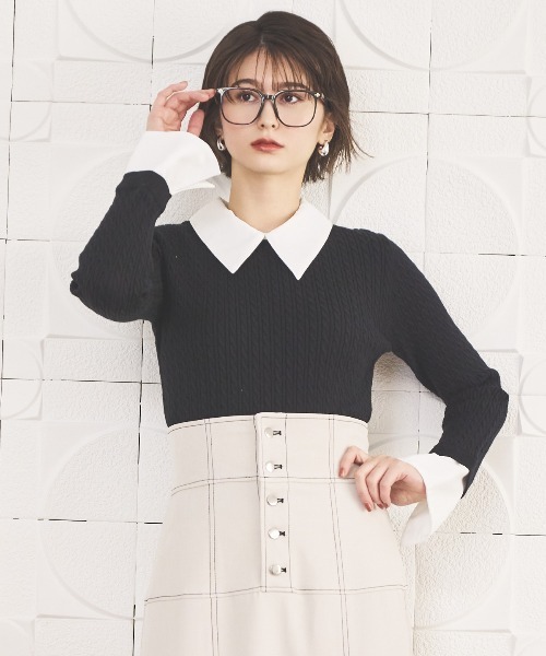 AND COUTURE(アンドクチュール)の「シャツレイヤード風ケーブル編みプルオーバー(ニット/セーター・レディース・ブラック/ベージュ/イエロー・FREE)」の2枚目の写真