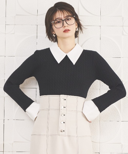 AND COUTURE(アンドクチュール)の「シャツレイヤード風ケーブル編みプルオーバー(ニット/セーター・レディース・ブラック/ベージュ/イエロー・FREE)」の6枚目の写真