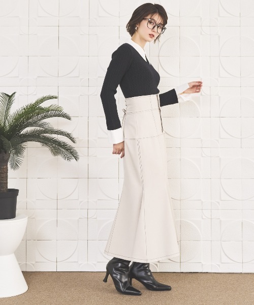 AND COUTURE(アンドクチュール)の「シャツレイヤード風ケーブル編みプルオーバー(ニット/セーター・レディース・ブラック/ベージュ/イエロー・FREE)」の7枚目の写真