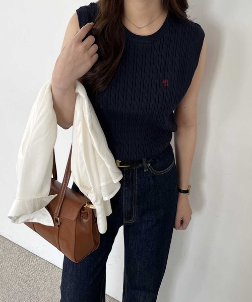 ノースリーブ　サマーニット　 ロゴ刺繍 セール】ミニケーブル編ロゴ刺繍ノースリーブサマーニット