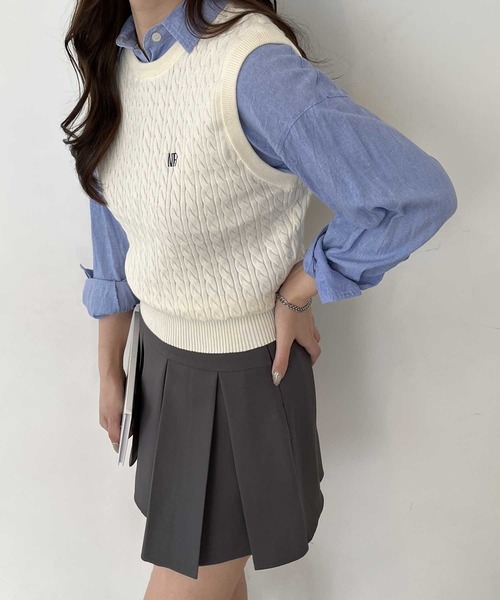 充実の品 セール】ミニケーブル編ロゴ刺繍ノースリーブサマーニット トップス