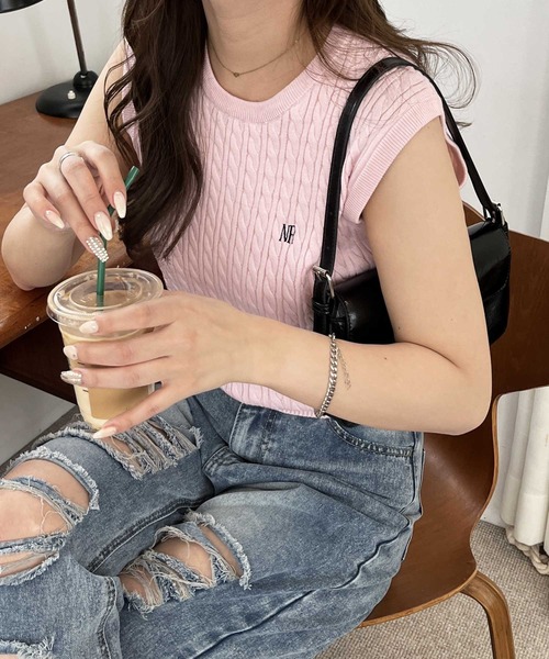 nelliy.（ネルリー）の「ミニケーブル編ロゴ刺繍ノースリーブサマーニット（ニット/セーター・レディース・ネイビー/ピンク/アイボリー・LARGE/MEDIUM）」の8枚目の写真