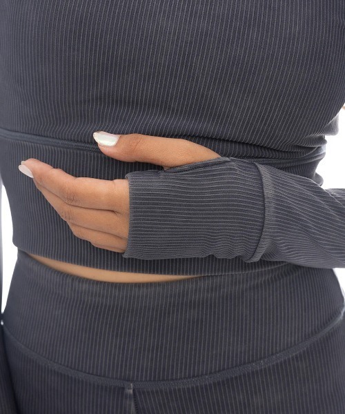 BILLABONG(ビラボン)の「BILLABONG レディース 【ACTIVE】 ACTIVE RIB BRA LS TEE アクティブウェア 【2025年春夏モデル】/ビラボントレーニングショート丈長袖トップス(その他トップス・レディース・ブラック/ライトパープル・MEDIUM)」の5枚目の写真
