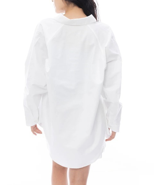 RVCA(ルーカ)の「RVCA レディース RECESSION LOOSE FIT SHIRT 長袖シャツ 【2025年春夏モデル】/ルーカセットアップ対応長袖シャツ(シャツ/ブラウス・レディース・ライトブルー/ホワイト・SMALL/MEDIUM/LARGE)」の4枚目の写真