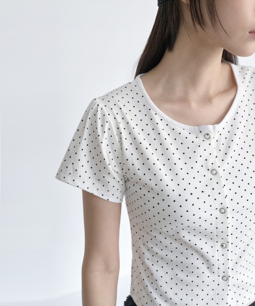 UNE MANSION（ユヌマンション）の「【UNE ORIGINAL】スナップボタンショルダーパフレイヤードドットパターンカーディガン（カーディガン/ボレロ・レディース・ホワイト/グレー/ブラック・SMALL/MEDIUM）」の12枚目の写真