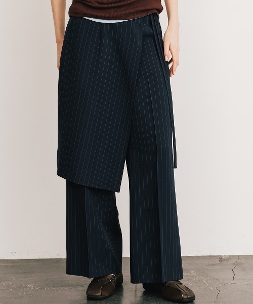 CREDONA(クレドナ)の「CALATHEA STRIPE LAYERED PANTS/カラテアストライプレイヤードパンツ(スラックス・レディース・ネイビー・0/1)」の1枚目の写真