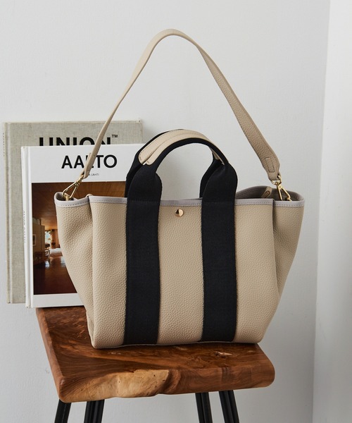 cache cache（カシュ カシュ）の「【cache cache】太ショルダー付き2wayテープトートバッグ M（ショルダーバッグ・レディース・ブラック/グレー/ブラウン/アイボリー/ベージュ・FREE）」の5枚目の写真