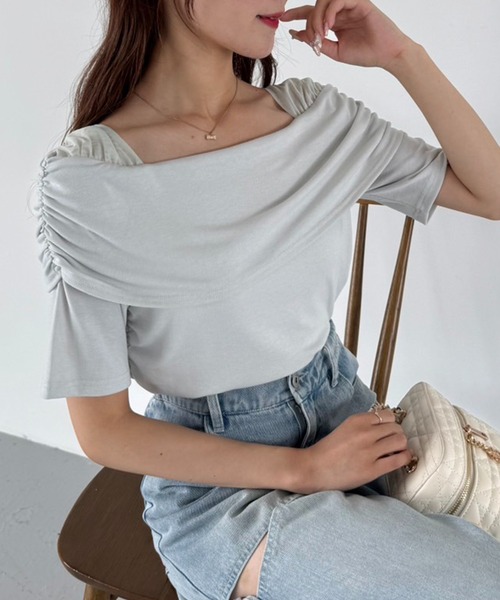 one after another NICE CLAUP(ワンアフターアナザーナイスクラップ)の「オフショルカットトップス【ブラ紐隠し】(Tシャツ/カットソー・レディース・ベージュ/イエロー/ブラック/オフホワイト/杢グレー/サックスブルー/ベビーピンク/チャコールグレー・FREE)」の6枚目の写真