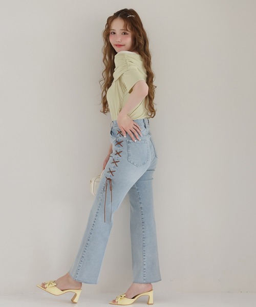 one after another NICE CLAUP(ワンアフターアナザーナイスクラップ)の「オフショルカットトップス【ブラ紐隠し】(Tシャツ/カットソー・レディース・ベージュ/イエロー/ブラック/オフホワイト/杢グレー/サックスブルー/ベビーピンク/チャコールグレー・FREE)」の21枚目の写真