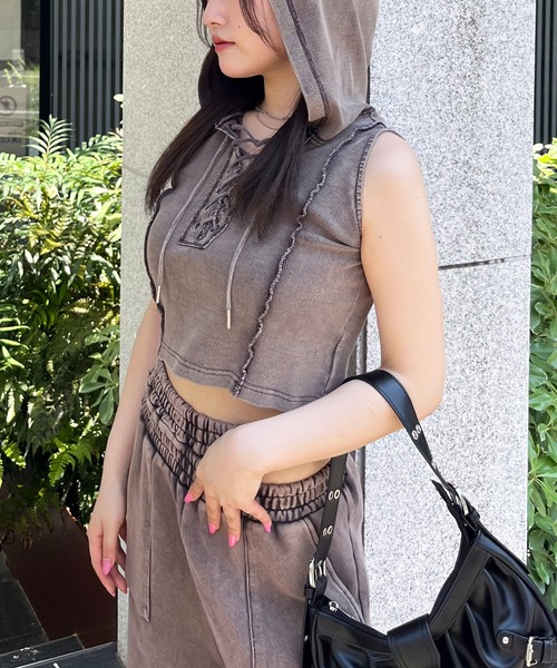 SPIRALGIRL（スパイラルガール）の「ピグメントノースリトップス（スウェット・レディース・ブラック/ブラウン/ネイビー・FREE）」の18枚目の写真