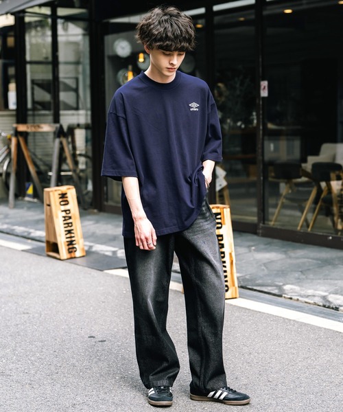 UMBRO（アンブロ）の「UMBRO アンブロ 別注コラボ オーバーサイズワンポイントロゴ刺繍クルーネック半袖Tシャツ（Tシャツ/カットソー・メンズ・ブラック/ホワイト/ネイビー・XL/L/M）」の15枚目の写真