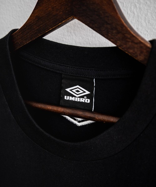 UMBRO（アンブロ）の「UMBRO アンブロ 別注コラボ オーバーサイズワンポイントロゴ刺繍クルーネック半袖Tシャツ（Tシャツ/カットソー・メンズ・ブラック/ホワイト/ネイビー・XL/L/M）」の7枚目の写真