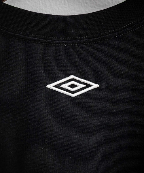 UMBRO（アンブロ）の「UMBRO アンブロ 別注コラボ オーバーサイズワンポイントロゴ刺繍クルーネック半袖Tシャツ（Tシャツ/カットソー・メンズ・ブラック/ホワイト/ネイビー・XL/L/M）」の5枚目の写真