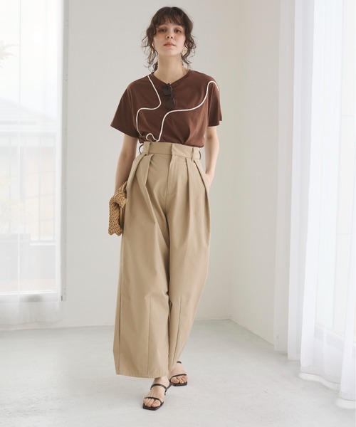 ANGIE(アンジー)の「コード刺繍 デザイン Tシャツ (半袖)(Tシャツ/カットソー・レディース・オフホワイト/ブラウン/ダークグレー・FREE)」の6枚目の写真