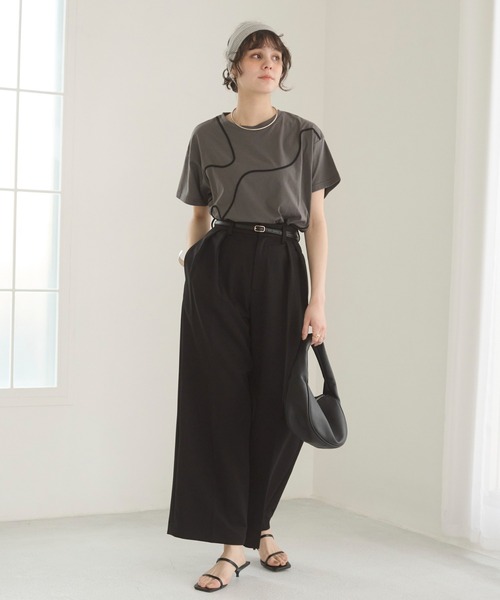 ANGIE(アンジー)の「コード刺繍 デザイン Tシャツ (半袖)(Tシャツ/カットソー・レディース・オフホワイト/ブラウン/ダークグレー・FREE)」の4枚目の写真
