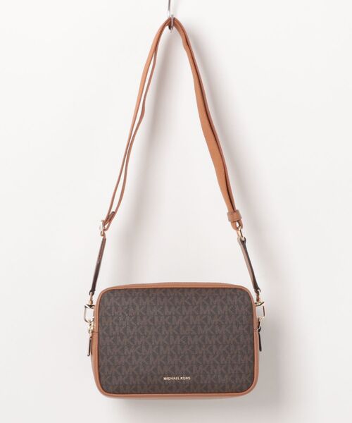 MICHAEL KORS(マイケルコース)の「BRYANT ダブルジップ チェーン カメラ クロスボディ ミディアム - MKシグネチャー(ショルダーバッグ・レディース・ブラウン系その他・FREE)」の5枚目の写真