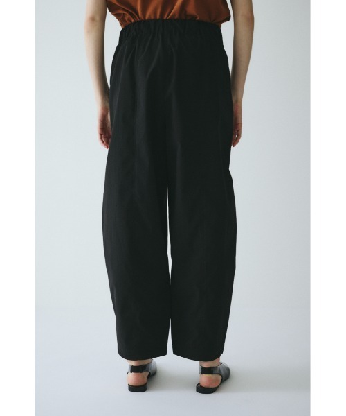 HeRIN.CYE（ヘリンドットサイ）の「Swinching  cocoon pants　　スイッチングコクーンパンツ（その他パンツ・レディース・ブラック/イエロー系その他/グリーン・36/38）」の5枚目の写真