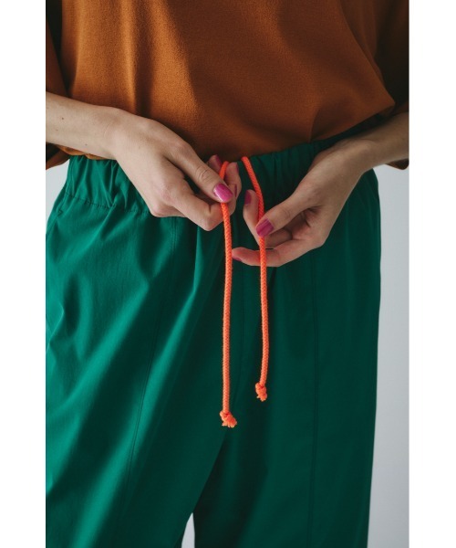 HeRIN.CYE（ヘリンドットサイ）の「Swinching  cocoon pants　　スイッチングコクーンパンツ（その他パンツ・レディース・ブラック/イエロー系その他/グリーン・36/38）」の11枚目の写真