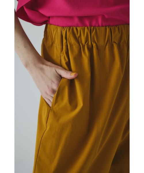 HeRIN.CYE（ヘリンドットサイ）の「Swinching  cocoon pants　　スイッチングコクーンパンツ（その他パンツ・レディース・ブラック/イエロー系その他/グリーン・36/38）」の19枚目の写真