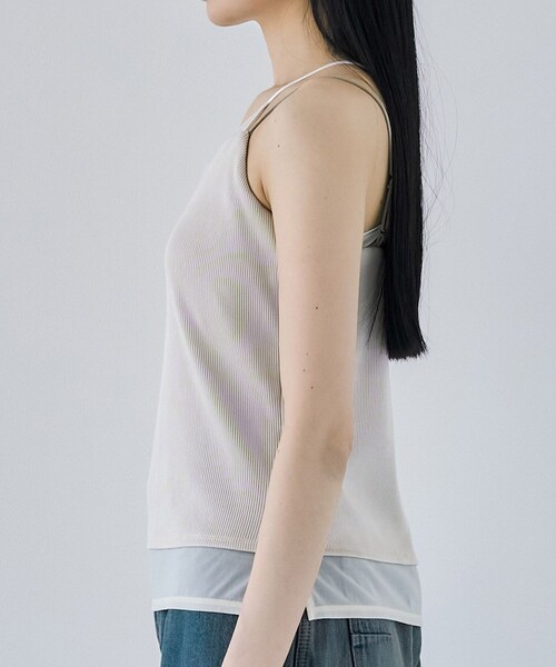 UNITED TOKYO（ユナイテッドトウキョウ）の「【残りわずか！】シアーレイヤリングキャミソール｜ウォッシャブル/カップ付き（キャミソール・レディース・ブラック/アイボリー・FREE）」の6枚目の写真