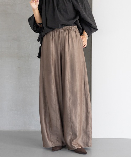 A part by（アパートバイ）の「【高身長向けサイズ展開あり・あいか企画】サテンバルーンイージーパンツ（その他パンツ・レディース・ライトベージュ/アイボリー/ブラック/ブラウン・FREE/TALL）」の3枚目の写真