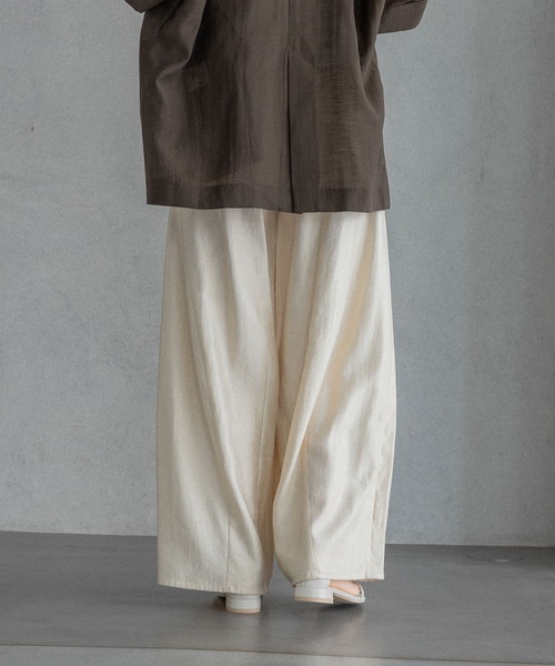 A part by（アパートバイ）の「【高身長向けサイズ展開あり】サテンバルーンイージーパンツ（その他パンツ・レディース・ライトベージュ/アイボリー/ブラック/ブラウン/グレー系その他4・FREE/TALL）」の10枚目の写真