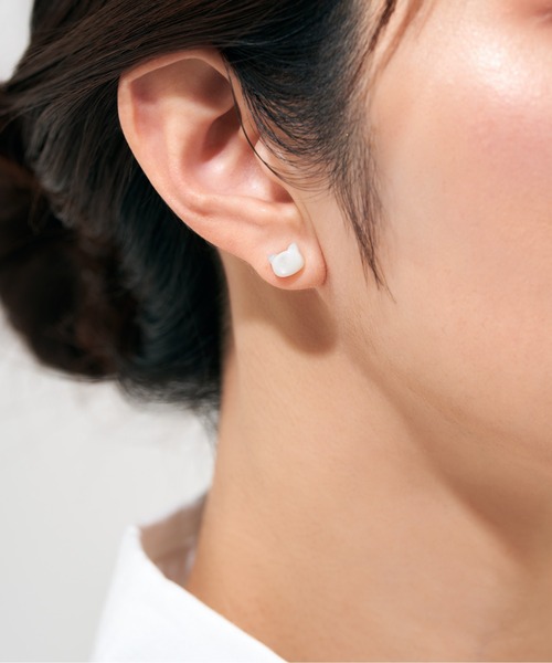 Jewel closet by L&Co.(ジュエルクローゼットバイエルアンドコー)の「K10 キャット ピアス(ピアス(両耳用)・レディース・ホワイト/ブラック・FREE)」の3枚目の写真