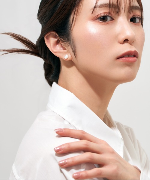 Jewel closet by L&Co.(ジュエルクローゼットバイエルアンドコー)の「K10 キャット ピアス(ピアス(両耳用)・レディース・ホワイト/ブラック・FREE)」の7枚目の写真