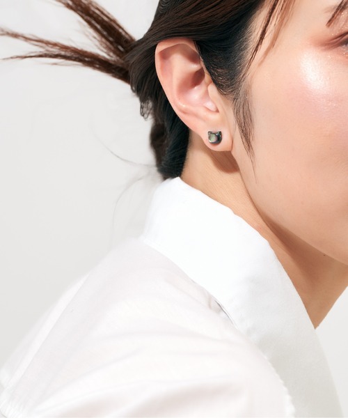 Jewel closet by L&Co.(ジュエルクローゼットバイエルアンドコー)の「K10 キャット ピアス(ピアス(両耳用)・レディース・ホワイト/ブラック・FREE)」の12枚目の写真
