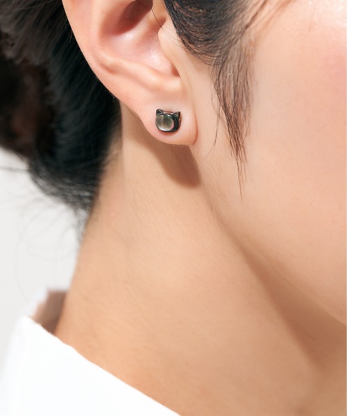 Jewel closet by L&Co.(ジュエルクローゼットバイエルアンドコー)の「K10 キャット ピアス(ピアス(両耳用)・レディース・ホワイト/ブラック・FREE)」の11枚目の写真