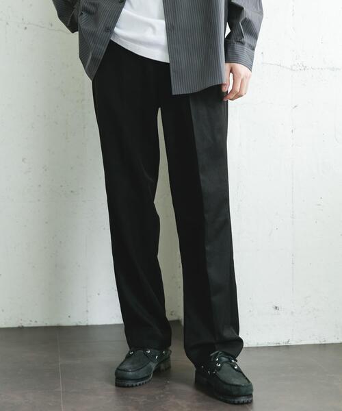 URBAN RESEARCH DOORS(アーバンリサーチドアーズ)の「ウールライクサージストレートトラウザー(その他パンツ・メンズ・グレー系その他/ブラック/ブラウン・MEDIUM/LARGE)」の2枚目の写真