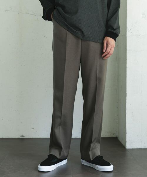URBAN RESEARCH DOORS(アーバンリサーチドアーズ)の「ウールライクサージストレートトラウザー(その他パンツ・メンズ・グレー系その他/ブラック/ブラウン・MEDIUM/LARGE)」の4枚目の写真
