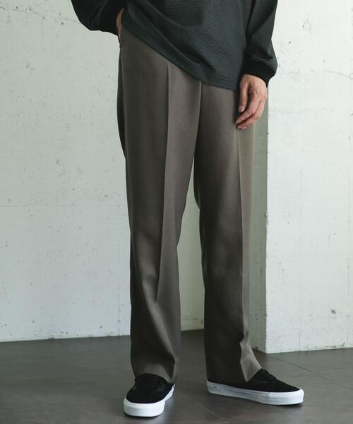 URBAN RESEARCH DOORS(アーバンリサーチドアーズ)の「ウールライクサージストレートトラウザー(その他パンツ・メンズ・グレー系その他/ブラック/ブラウン・MEDIUM/LARGE)」の5枚目の写真