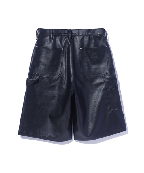 XLARGE（エクストララージ）の「OLD ENGLISH FAUX LEATHER SHORT PANTS（その他パンツ・メンズ・ブラック・34inch/30inch/32inch）」の2枚目の写真