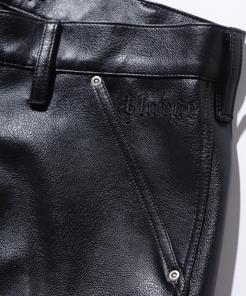XLARGE（エクストララージ）の「OLD ENGLISH FAUX LEATHER SHORT PANTS（その他パンツ・メンズ・ブラック・34inch/30inch/32inch）」の3枚目の写真